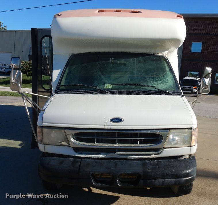 image for item KU9133 2001 Ford E350 Super Duty  shuttle bus