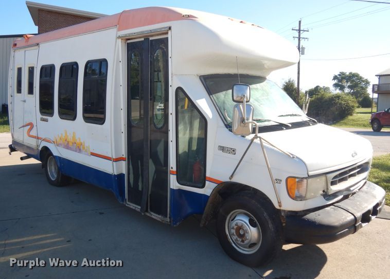 image for item KU9133 2001 Ford E350 Super Duty  shuttle bus