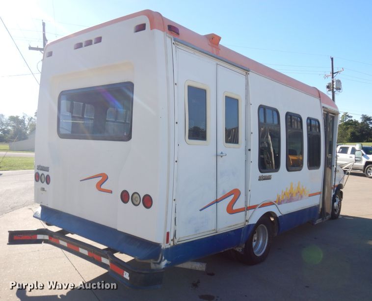 image for item KU9133 2001 Ford E350 Super Duty  shuttle bus