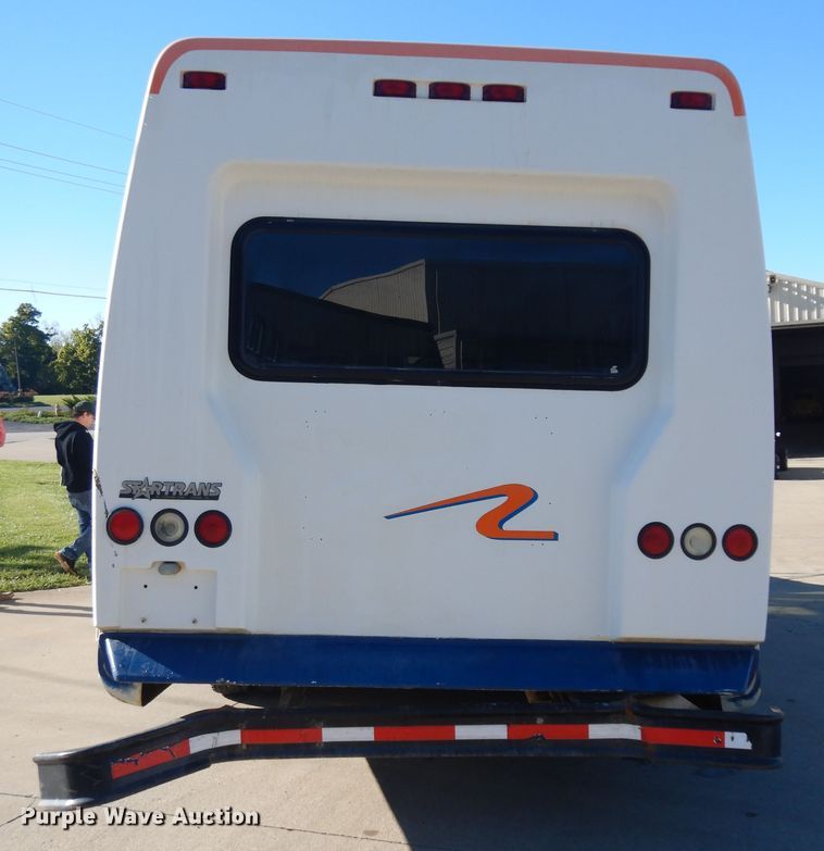 image for item KU9133 2001 Ford E350 Super Duty  shuttle bus