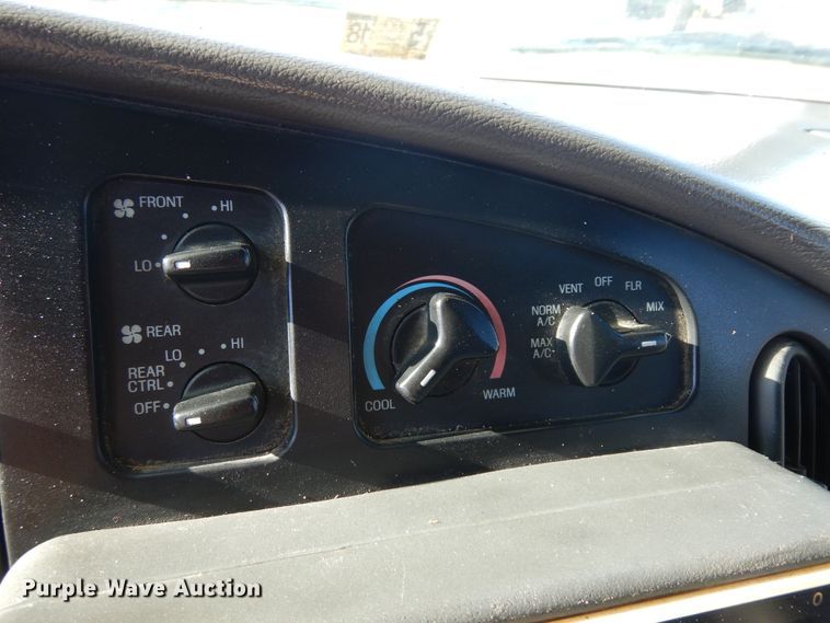 image for item KU9133 2001 Ford E350 Super Duty  shuttle bus