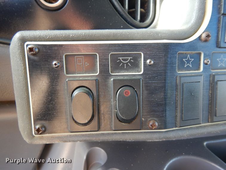 image for item KU9133 2001 Ford E350 Super Duty  shuttle bus