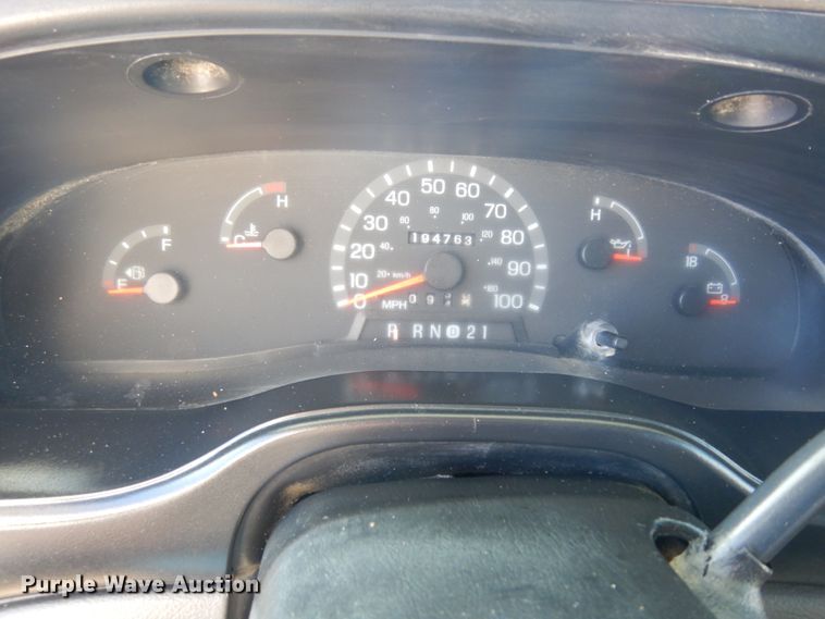 image for item KU9133 2001 Ford E350 Super Duty  shuttle bus