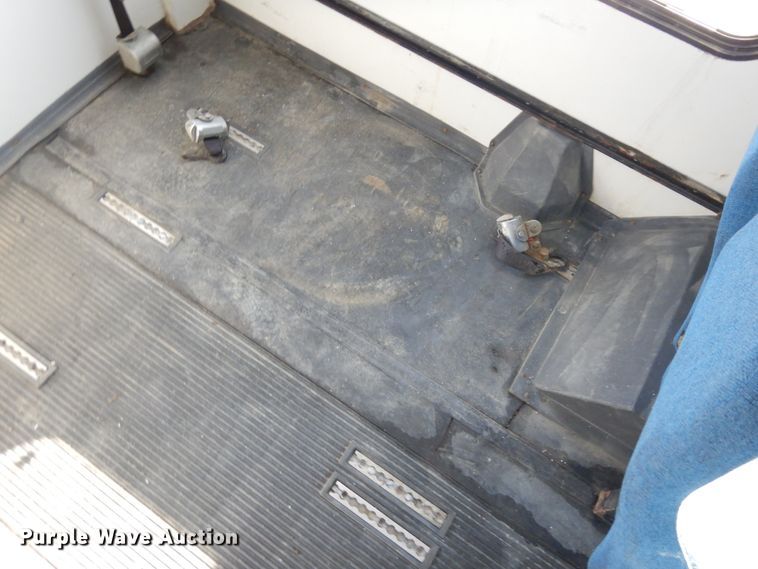 image for item KU9133 2001 Ford E350 Super Duty  shuttle bus