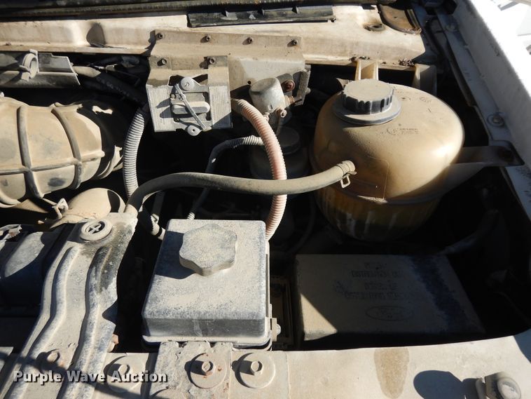 image for item KU9133 2001 Ford E350 Super Duty  shuttle bus