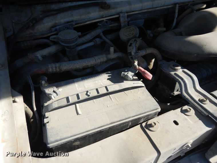 image for item KU9133 2001 Ford E350 Super Duty  shuttle bus