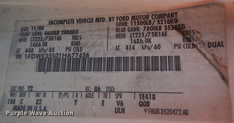 image for item KU9133 2001 Ford E350 Super Duty  shuttle bus