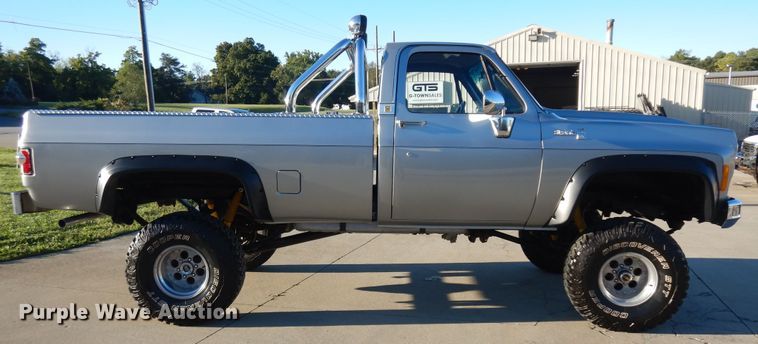 image for item KU9140 1976 Chevrolet K10  pickup truck