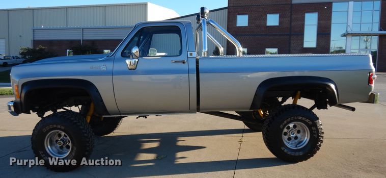 image for item KU9140 1976 Chevrolet K10  pickup truck