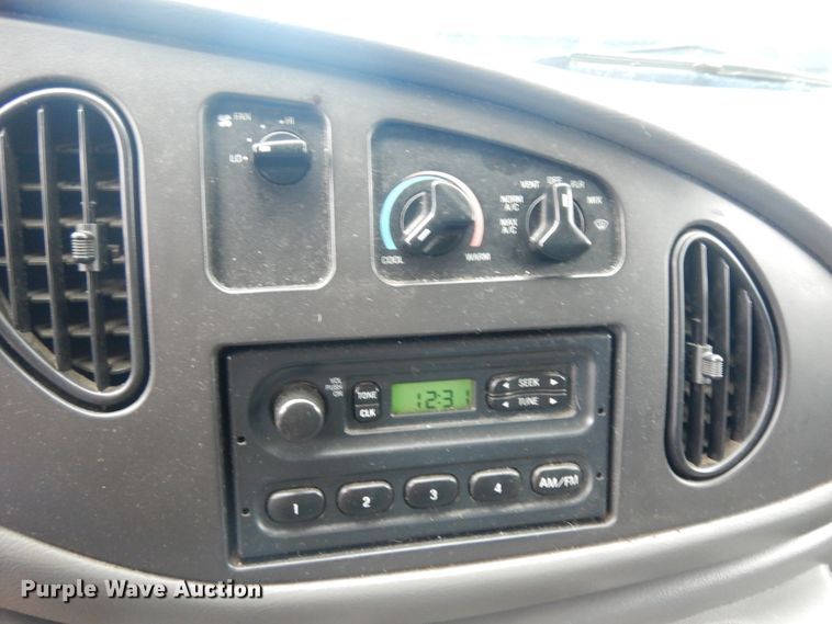 image for item KU9144 2005 Ford E450  box truck