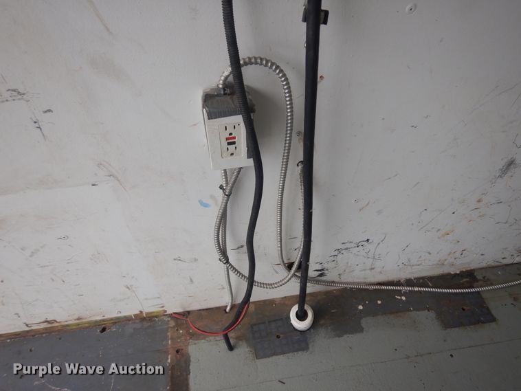 image for item KU9144 2005 Ford E450  box truck