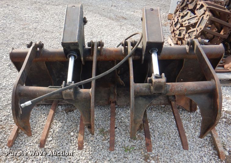 image for item KX9304 Bobcat 65"W skid steer grapple