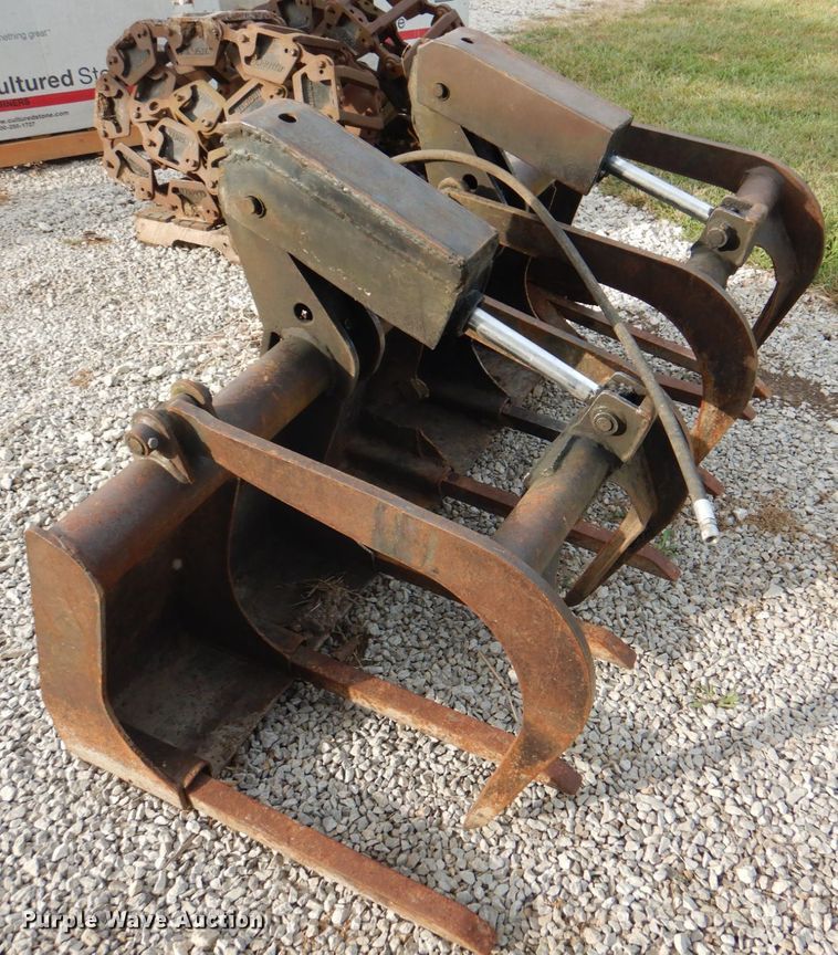 image for item KX9304 Bobcat 65"W skid steer grapple