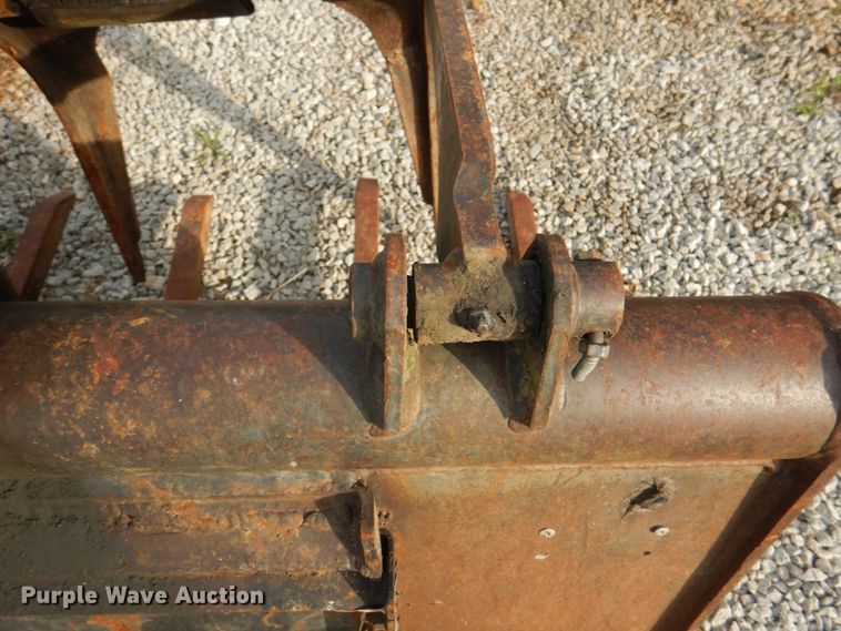 image for item KX9304 Bobcat 65"W skid steer grapple