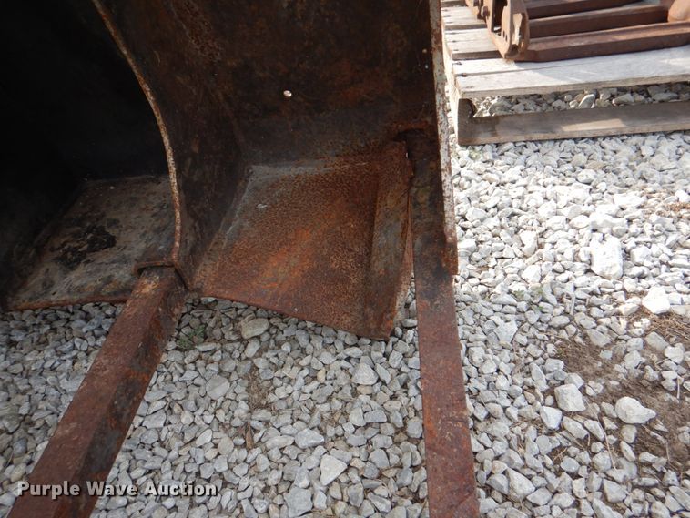 image for item KX9304 Bobcat 65"W skid steer grapple