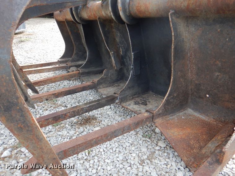 image for item KX9304 Bobcat 65"W skid steer grapple