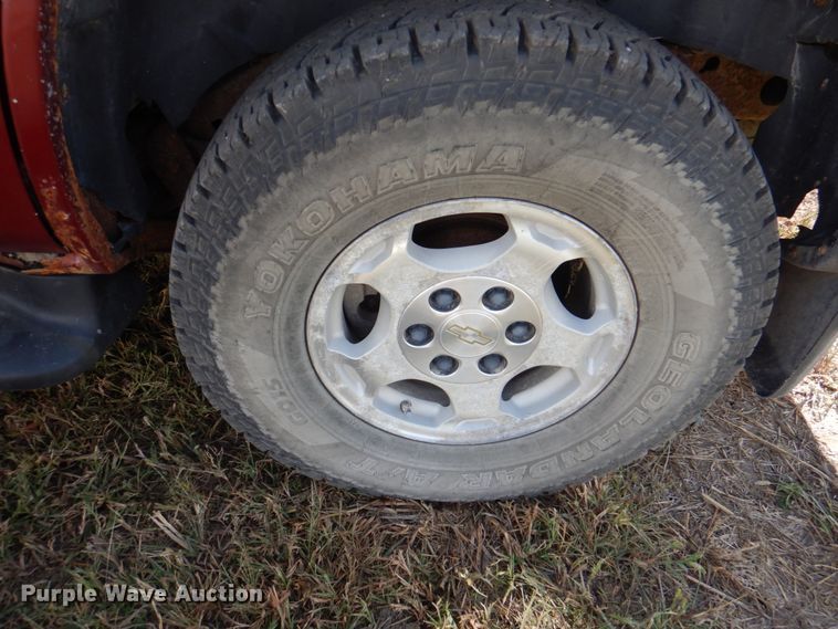 image for item KX9362 2004 Chevrolet Tahoe  SUV