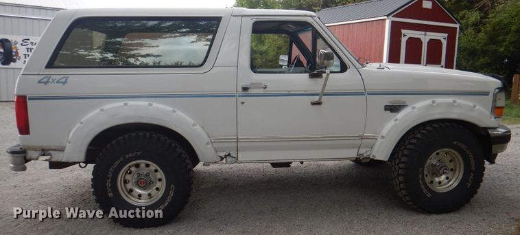 image for item KX9372 1994 Ford Bronco XLT  SUV