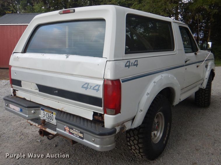 image for item KX9372 1994 Ford Bronco XLT  SUV