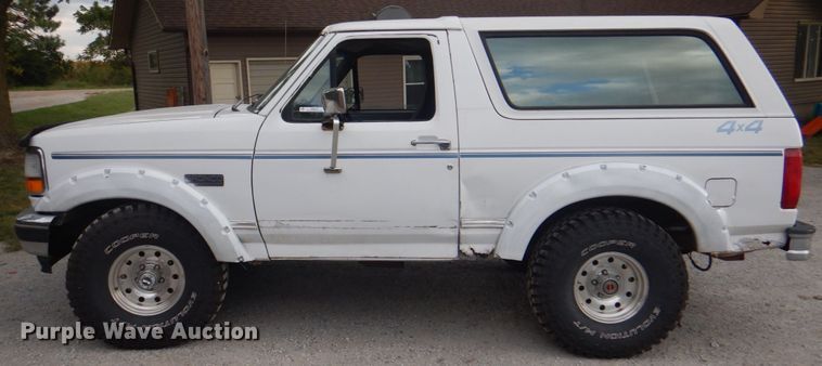 image for item KX9372 1994 Ford Bronco XLT  SUV