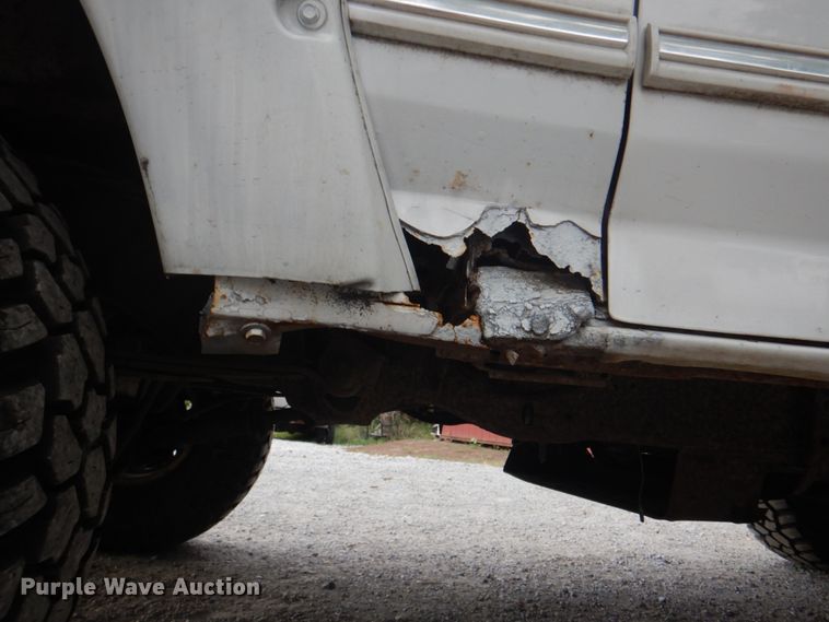 image for item KX9372 1994 Ford Bronco XLT  SUV