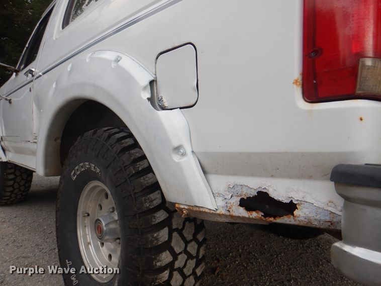 image for item KX9372 1994 Ford Bronco XLT  SUV