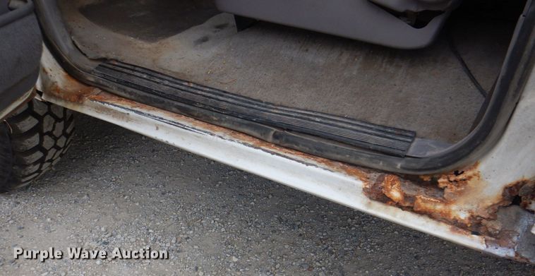 image for item KX9372 1994 Ford Bronco XLT  SUV