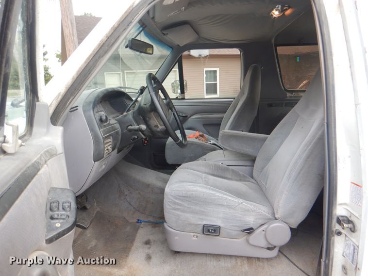 image for item KX9372 1994 Ford Bronco XLT  SUV