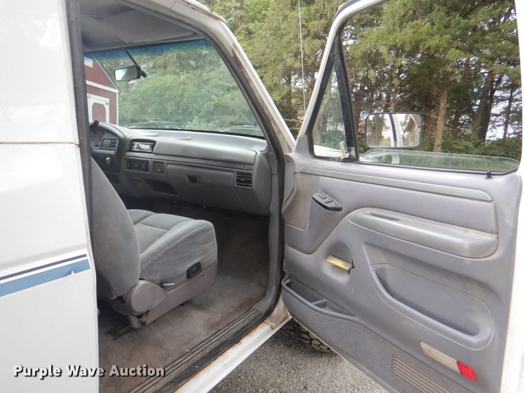 image for item KX9372 1994 Ford Bronco XLT  SUV