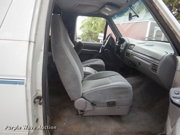 image for item KX9372 1994 Ford Bronco XLT  SUV