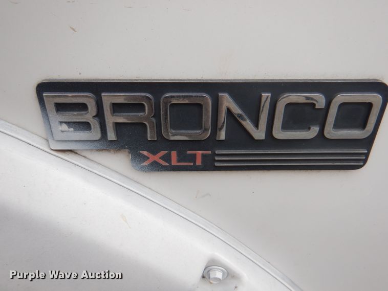 image for item KX9372 1994 Ford Bronco XLT  SUV