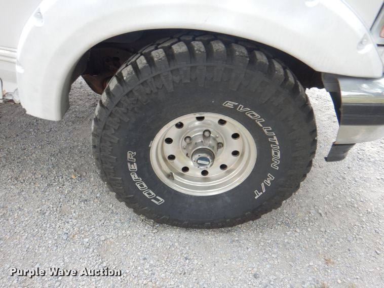 image for item KX9372 1994 Ford Bronco XLT  SUV