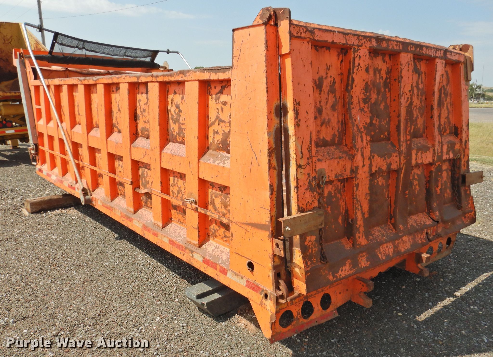 Dump truck bed in Elk City, OK Item JX9888 sold Purple Wave
