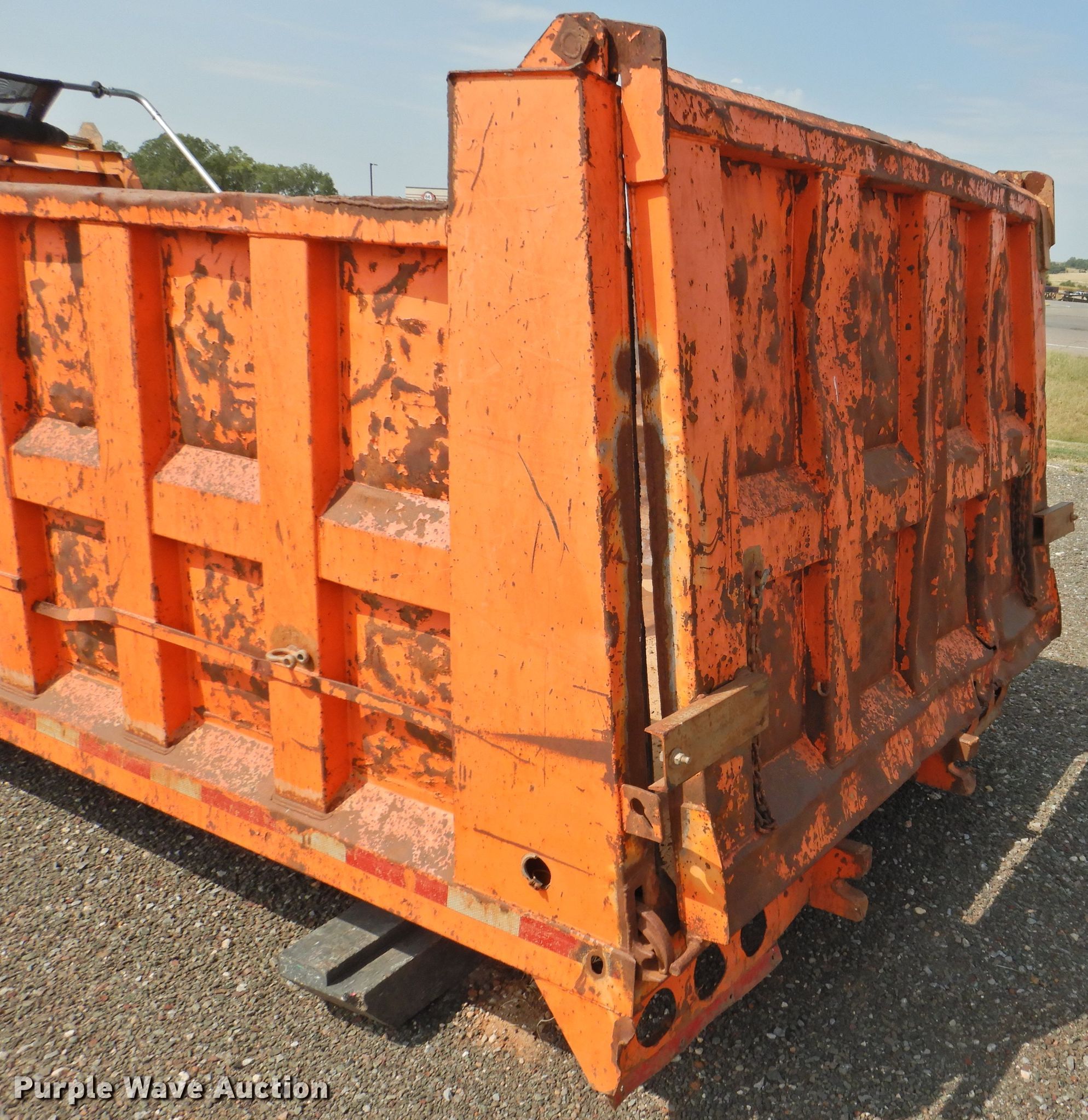 Dump truck bed in Elk City, OK Item JX9888 sold Purple Wave