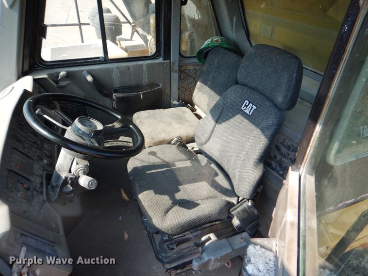 image for item DG1717 2004 Caterpillar 769D  haul truck