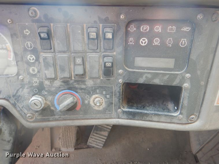 image for item DG1717 2004 Caterpillar 769D  haul truck