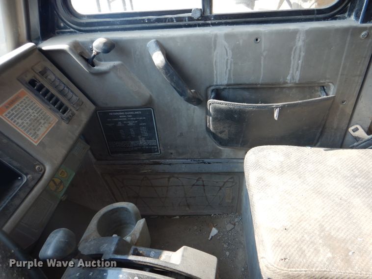 image for item DG1717 2004 Caterpillar 769D  haul truck