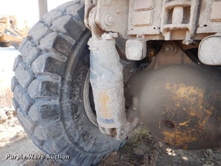 image for item DG1717 2004 Caterpillar 769D  haul truck