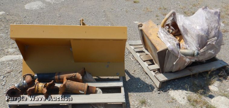 image for item DG1717 2004 Caterpillar 769D  haul truck