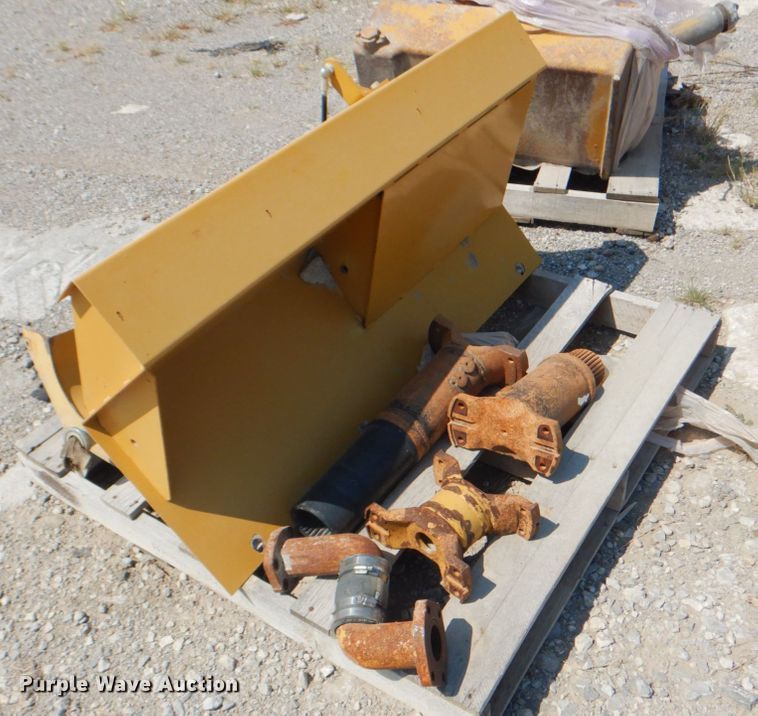 image for item DG1717 2004 Caterpillar 769D  haul truck