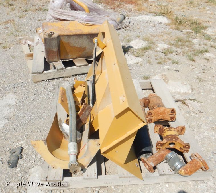 image for item DG1717 2004 Caterpillar 769D  haul truck