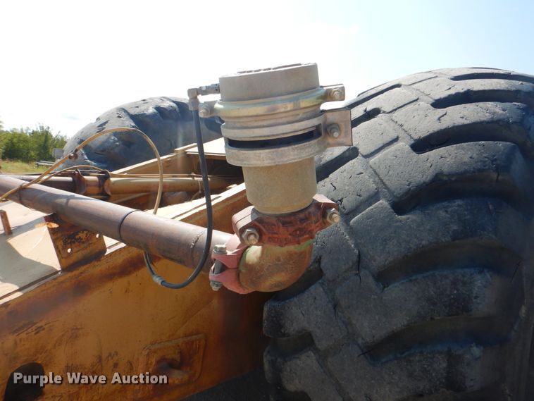 image for item DG1722 1977 Caterpillar 631D  water wagon