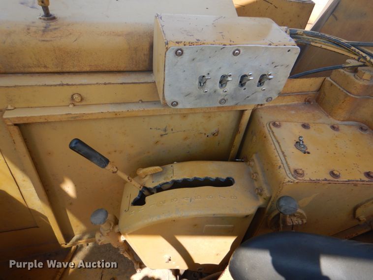 image for item DG1722 1977 Caterpillar 631D  water wagon