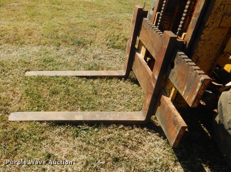 image for item DG1766 1998 John Deere 488E  forklift