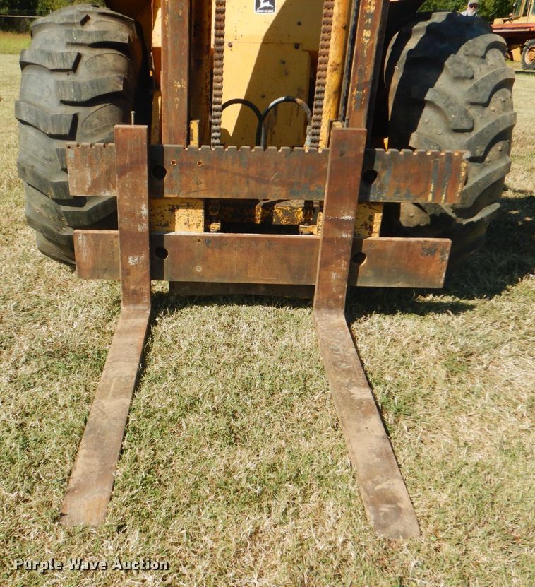 image for item DG1766 1998 John Deere 488E  forklift