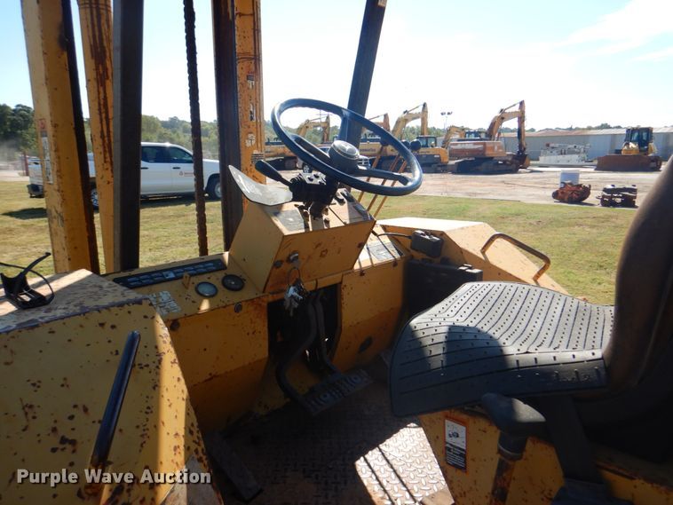 image for item DG1766 1998 John Deere 488E  forklift