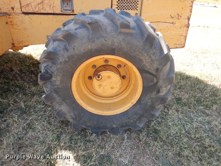 image for item DG1766 1998 John Deere 488E  forklift