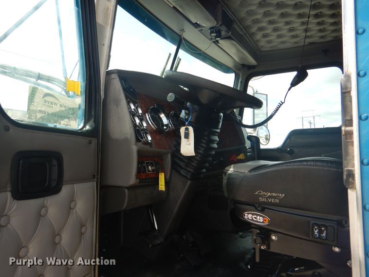 image for item DG1844 2005 Kenworth T800  dump truck