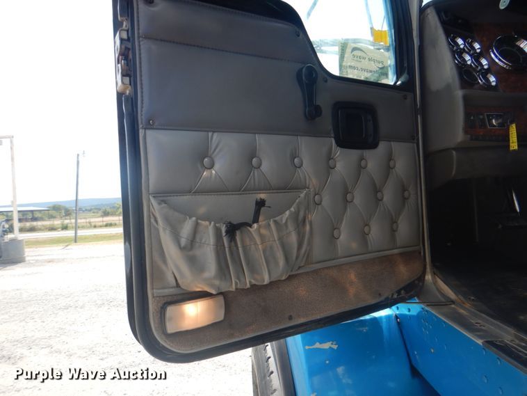 image for item DG1844 2005 Kenworth T800  dump truck