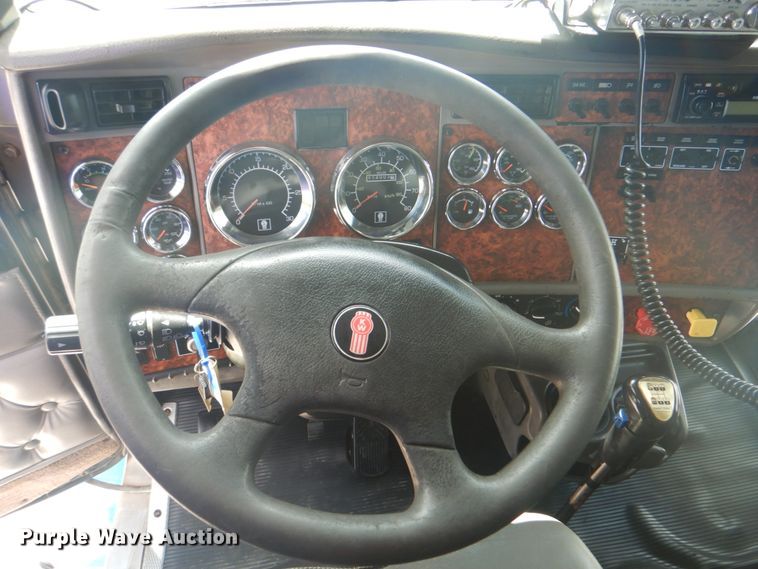 image for item DG1844 2005 Kenworth T800  dump truck